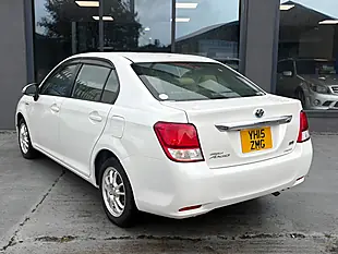 Used 2015 Toyota Corolla Axio Hybrid Pearl White - Interior and Exterior details 4