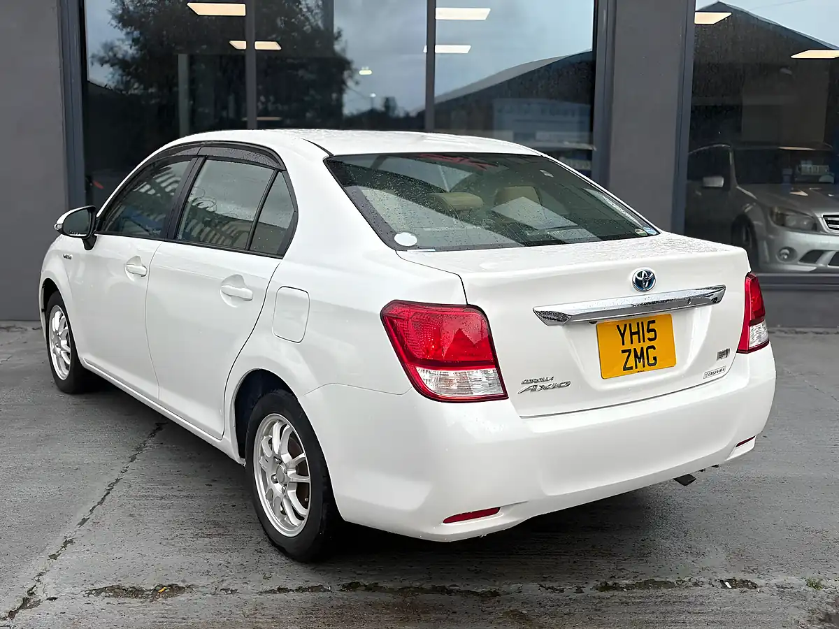 Used 2015 Toyota Corolla Axio Hybrid Pearl White - Interior and Exterior details 4