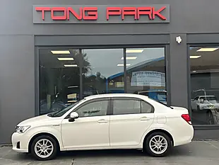 Used 2015 Toyota Corolla Axio Hybrid Pearl White - Interior and Exterior details 5