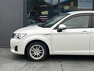 Used 2015 Toyota Corolla Axio Hybrid Pearl White - Interior and Exterior details 6