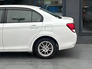 Used 2015 Toyota Corolla Axio Hybrid Pearl White - Interior and Exterior details 7