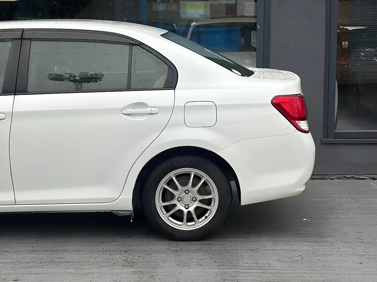 Used 2015 Toyota Corolla Axio Hybrid Pearl White - Interior and Exterior details 7