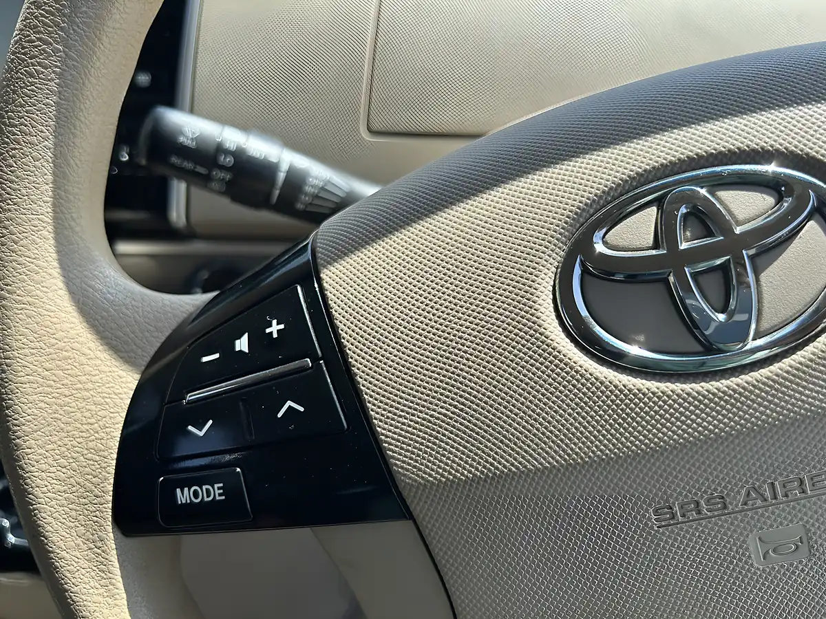Used 2015 Toyota Estima 8 Seater White - Interior and Exterior details 12