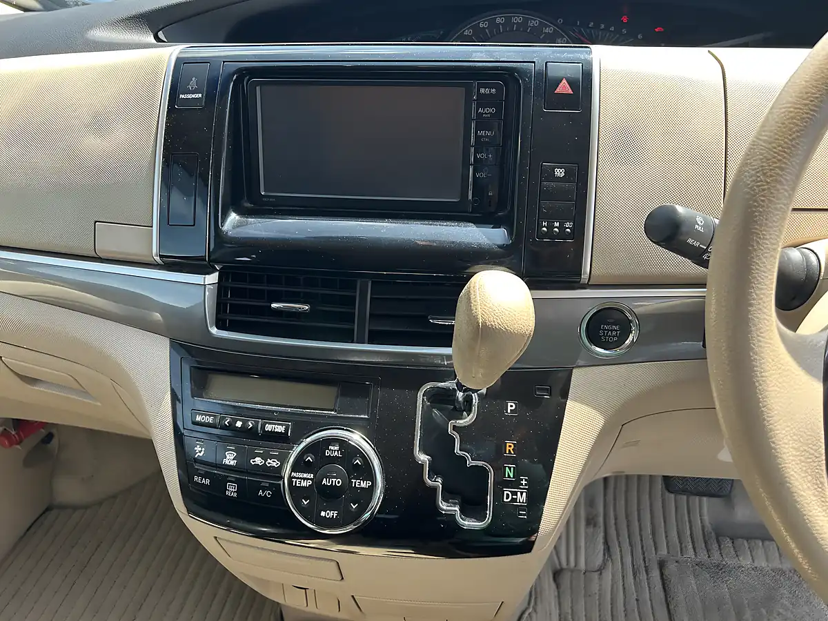 Used 2015 Toyota Estima 8 Seater White - Interior and Exterior details 13