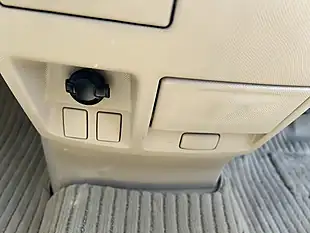 Used 2015 Toyota Estima 8 Seater White - Interior and Exterior details 14