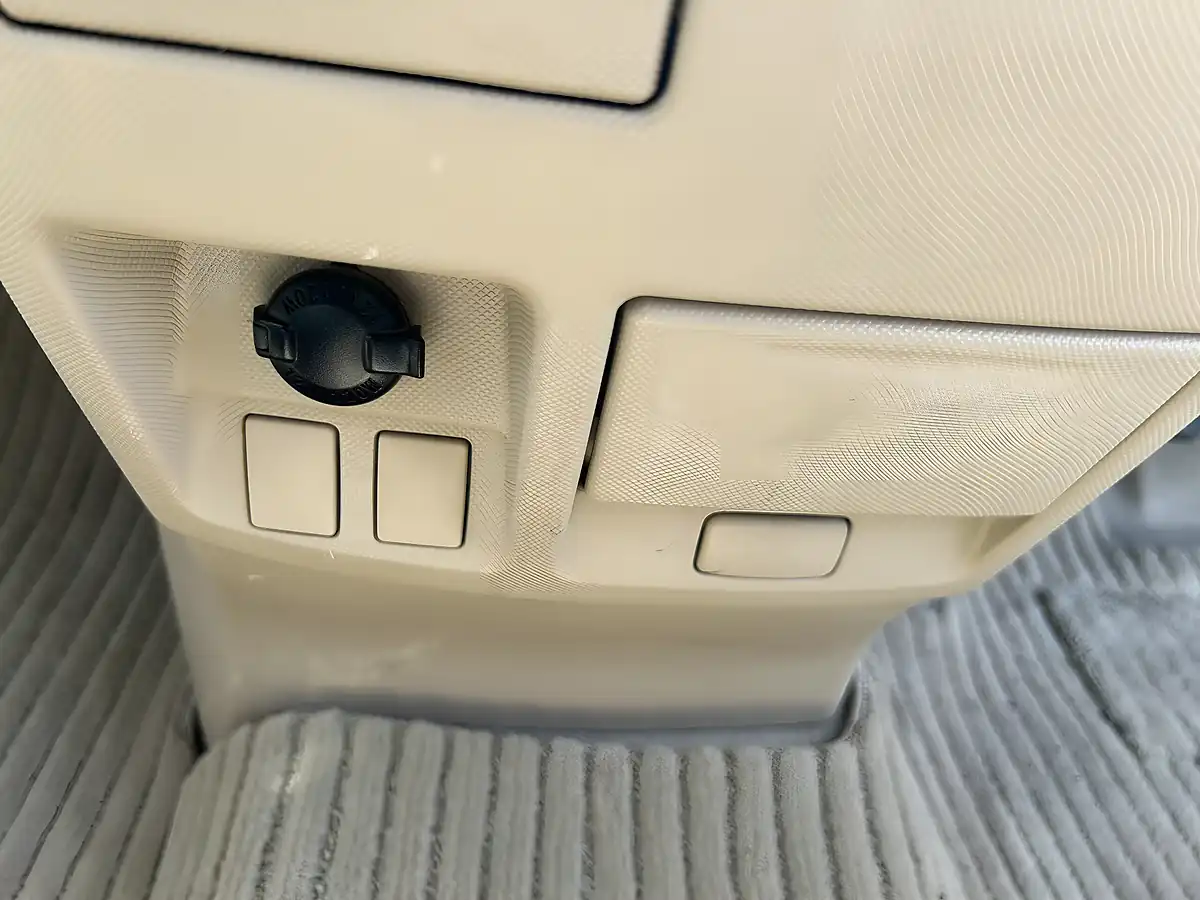 Used 2015 Toyota Estima 8 Seater White - Interior and Exterior details 14