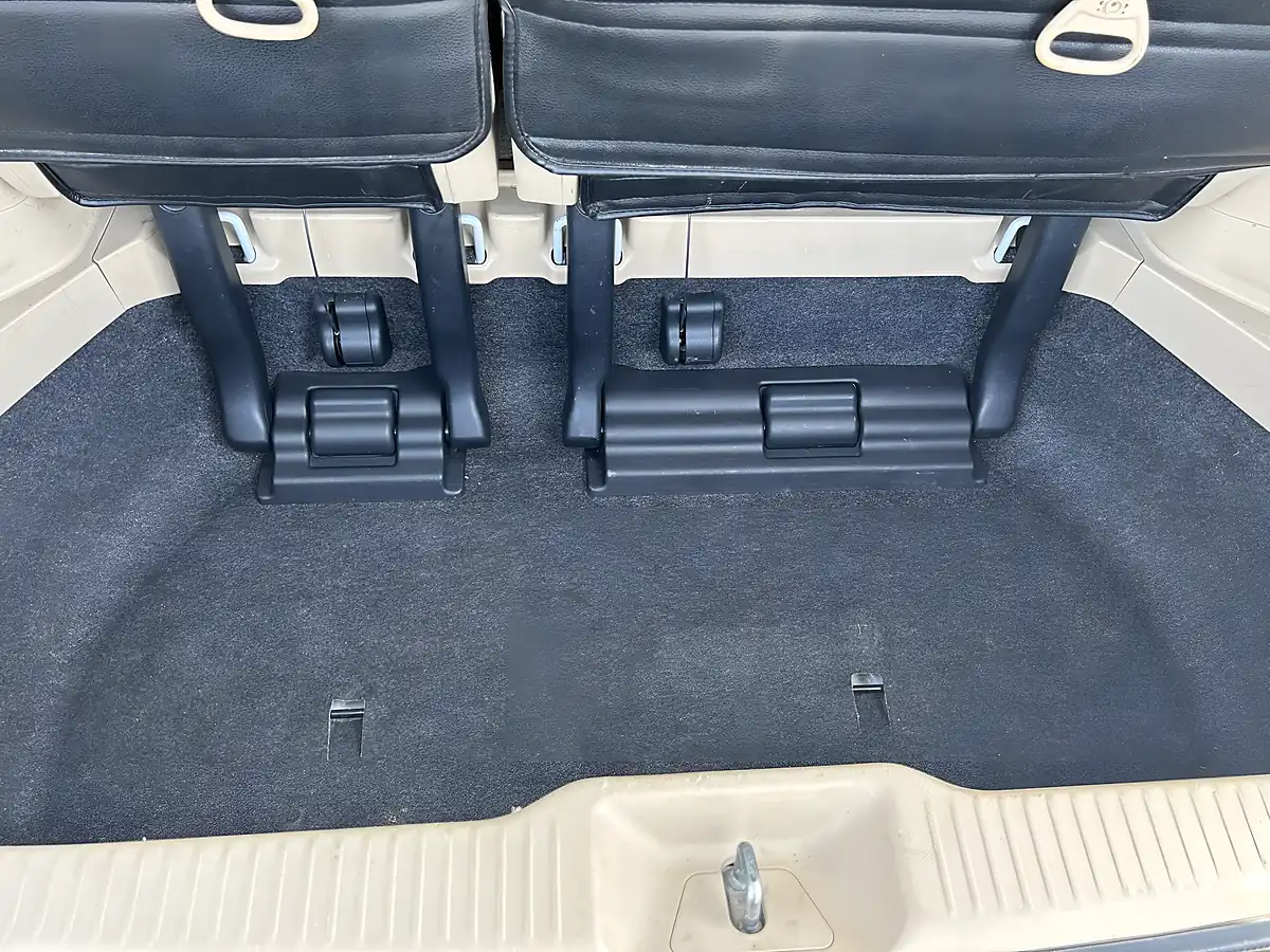 Used 2015 Toyota Estima 8 Seater White - Interior and Exterior details 18