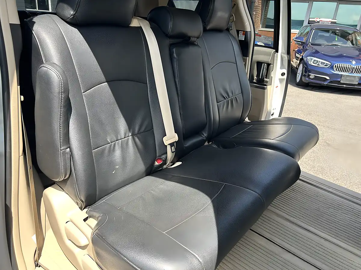 Used 2015 Toyota Estima 8 Seater White - Interior and Exterior details 7