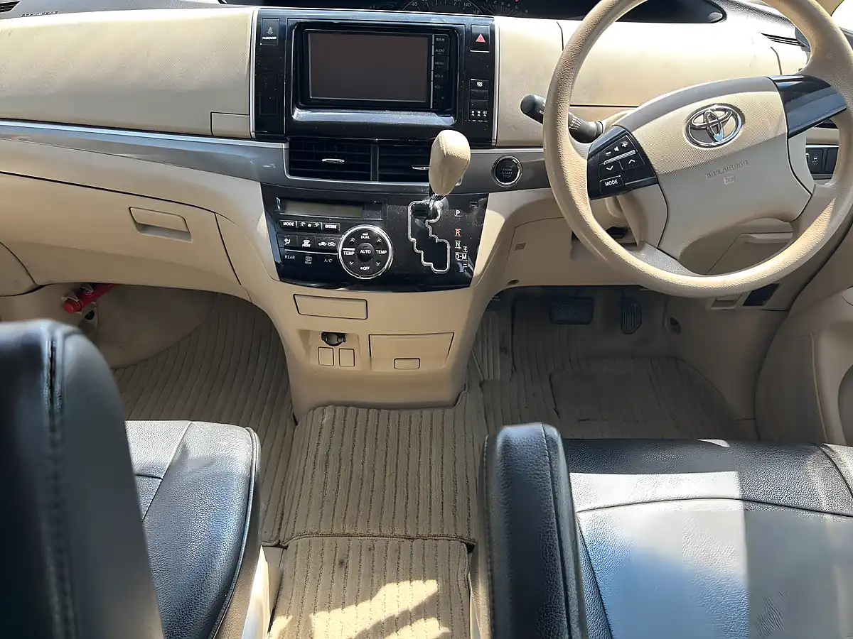Used 2015 Toyota Estima 8 Seater White - Interior and Exterior details 8