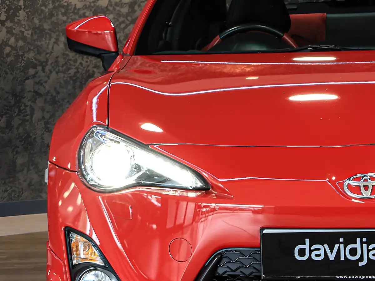Used 2015 Toyota GT86 Aero Red - Interior and Exterior details 10