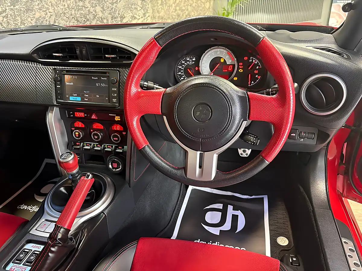 Used 2015 Toyota GT86 Aero Red - Interior and Exterior details 12