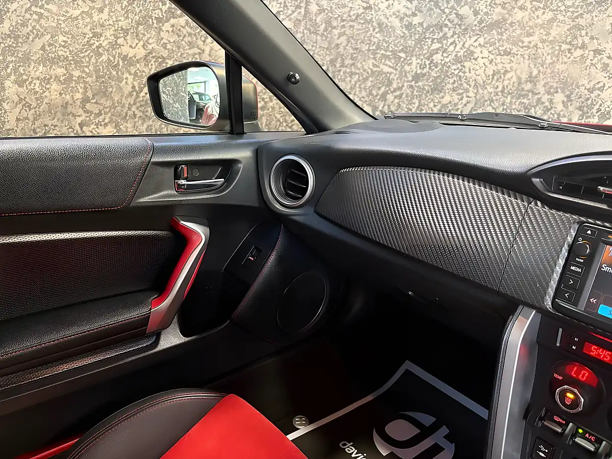 Used 2015 Toyota GT86 Aero Red - Interior and Exterior details 17