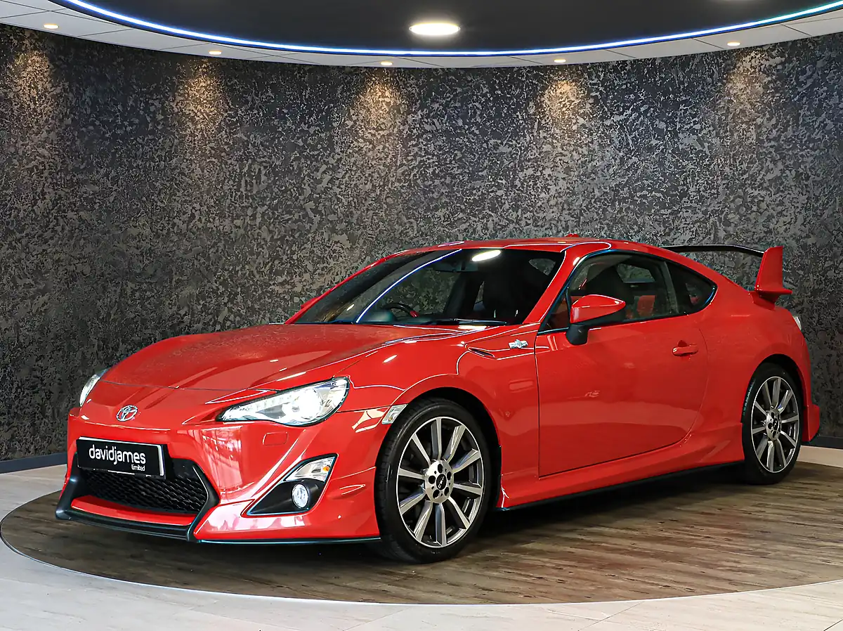 Used 2015 Toyota GT86 Aero Red - Interior and Exterior details 5
