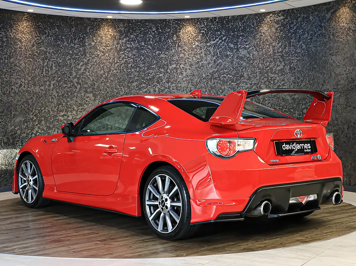 Used 2015 Toyota GT86 Aero Red - Interior and Exterior details 7