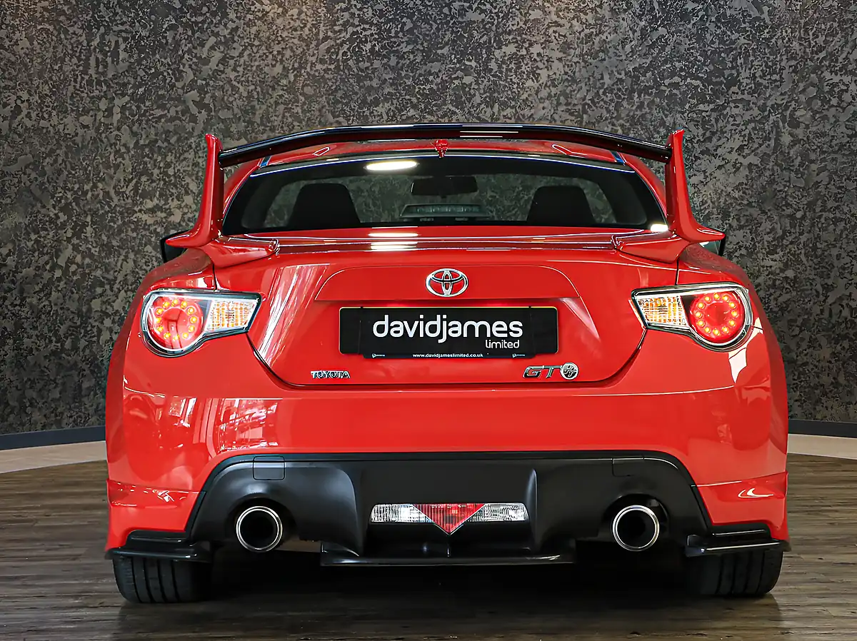 Used 2015 Toyota GT86 Aero Red - Interior and Exterior details 8