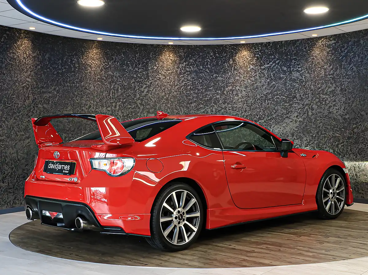 Used 2015 Toyota GT86 Aero Red - Interior and Exterior details 9