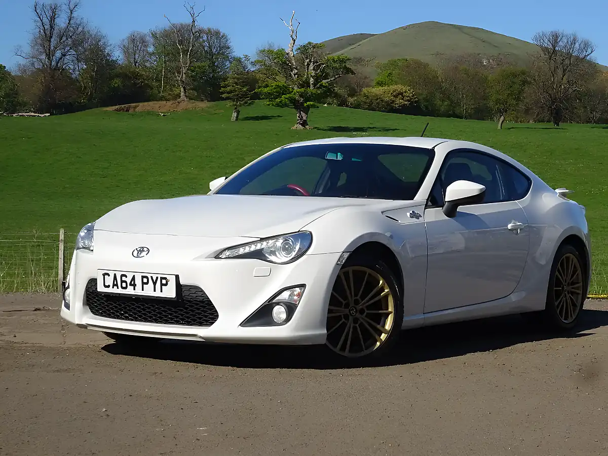 Used 2015 Toyota GT86 White - Interior and Exterior details 10