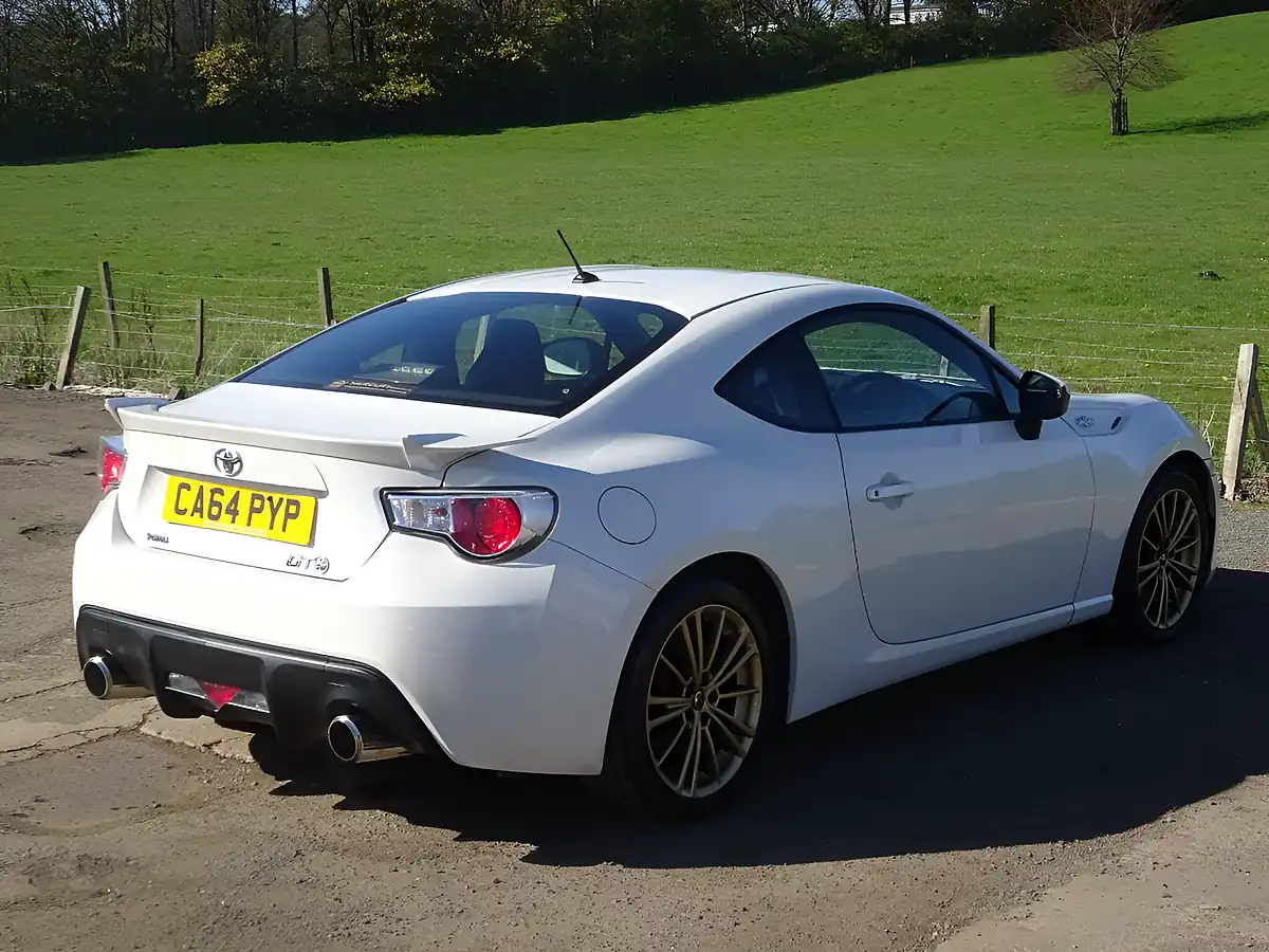Used 2015 Toyota GT86 White - Interior and Exterior details 20