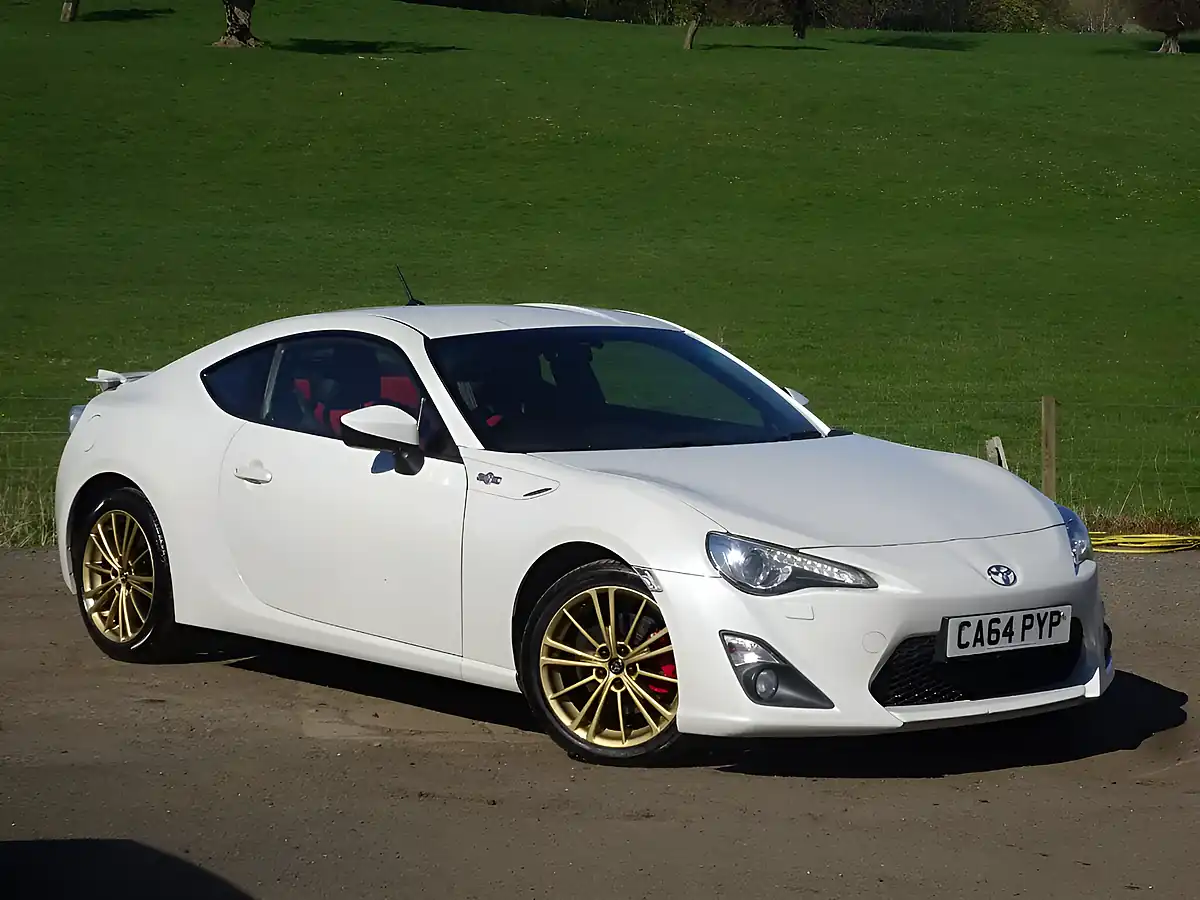 Used 2015 Toyota GT86 White - Interior and Exterior details 8