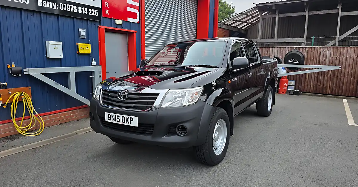 Used 2015 Toyota Hilux Active 4X4 Dcb Black - Front View