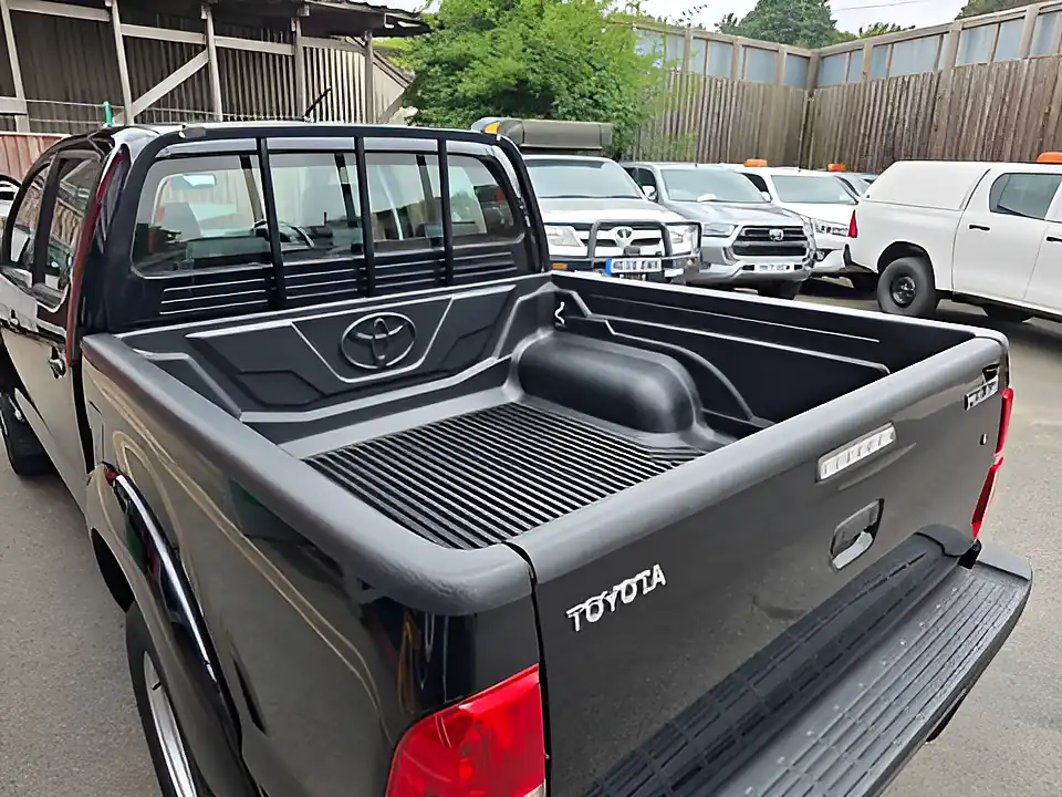 Used 2015 Toyota Hilux Active 4X4 Dcb Black - Interior and Exterior details 10
