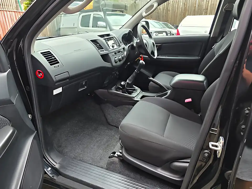 Used 2015 Toyota Hilux Active 4X4 Dcb Black - Interior and Exterior details 13