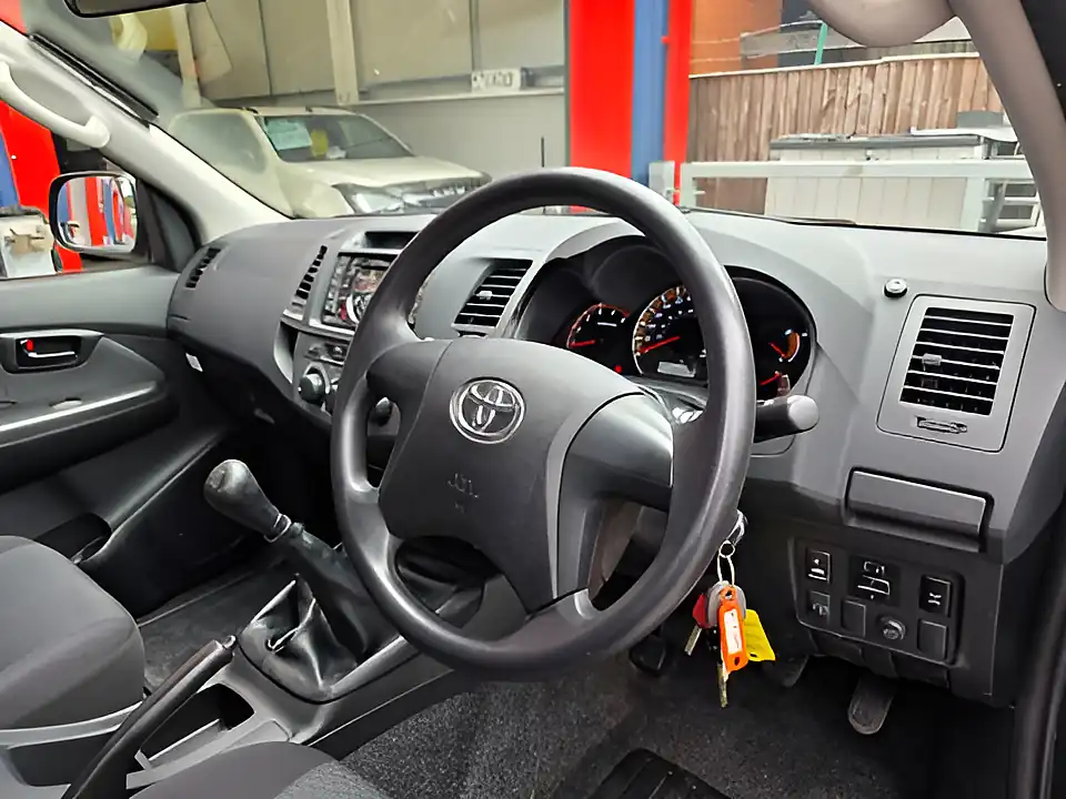 Used 2015 Toyota Hilux Active 4X4 Dcb Black - Interior and Exterior details 15