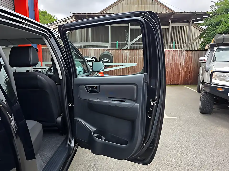 Used 2015 Toyota Hilux Active 4X4 Dcb Black - Interior and Exterior details 17