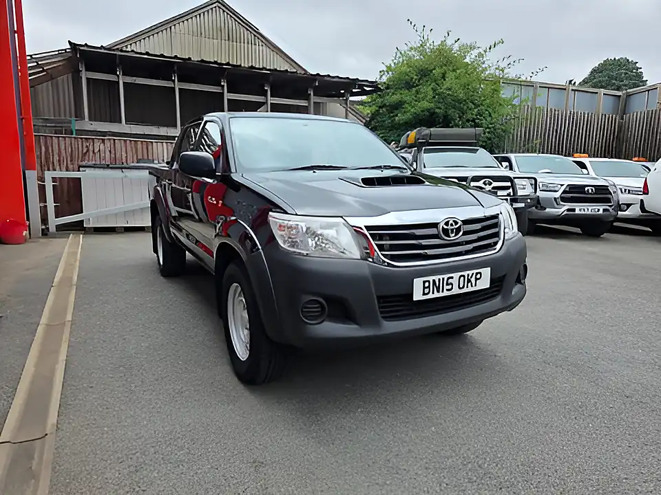 Used 2015 Toyota Hilux Active 4X4 Dcb Black - Interior and Exterior details 3