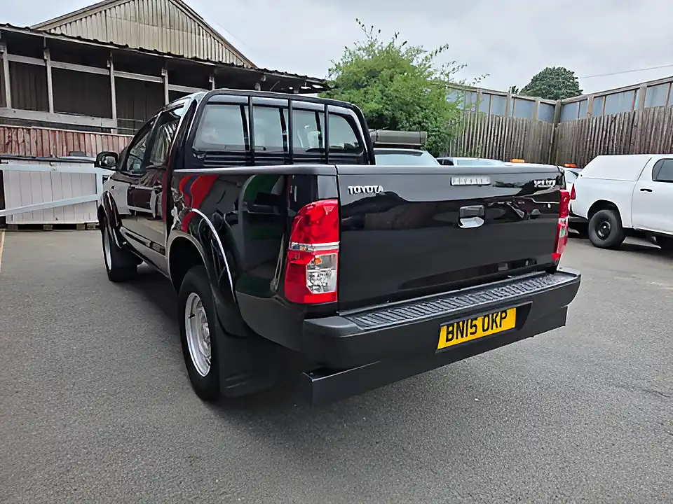 Used 2015 Toyota Hilux Active 4X4 Dcb Black - Interior and Exterior details 6