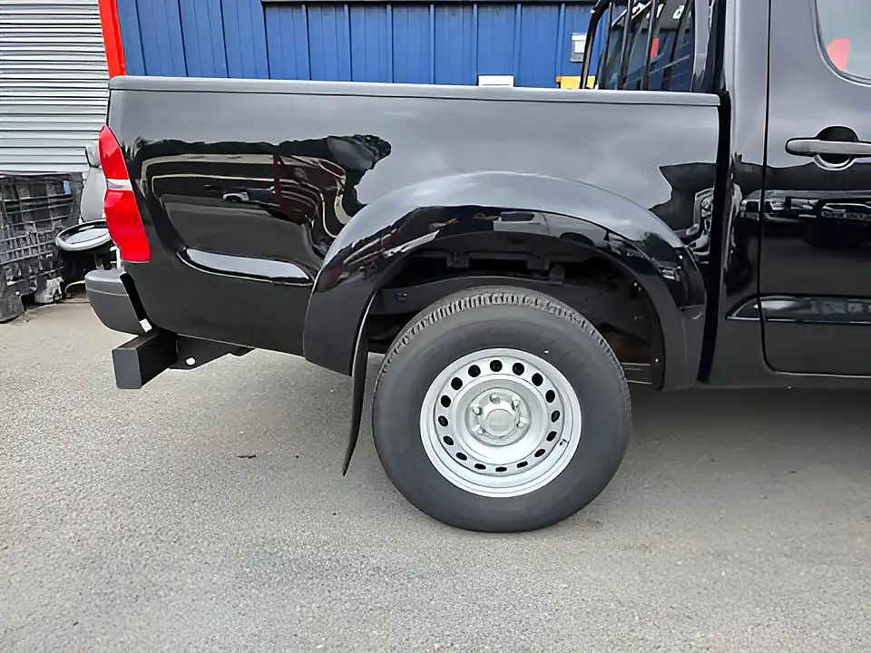 Used 2015 Toyota Hilux Active 4X4 Dcb Black - Interior and Exterior details 9
