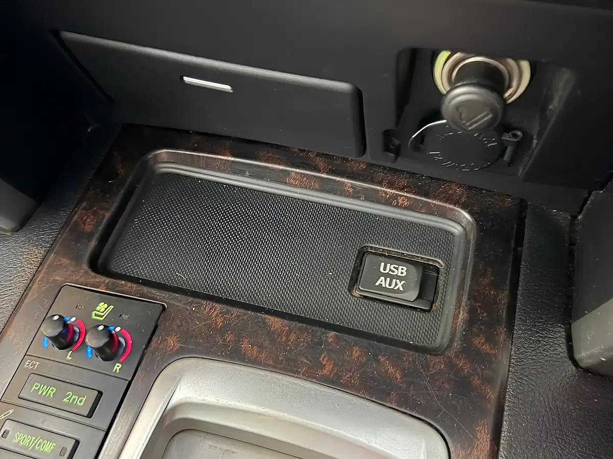 Used 2015 Toyota Land Cruiser Black - Interior and Exterior details 15