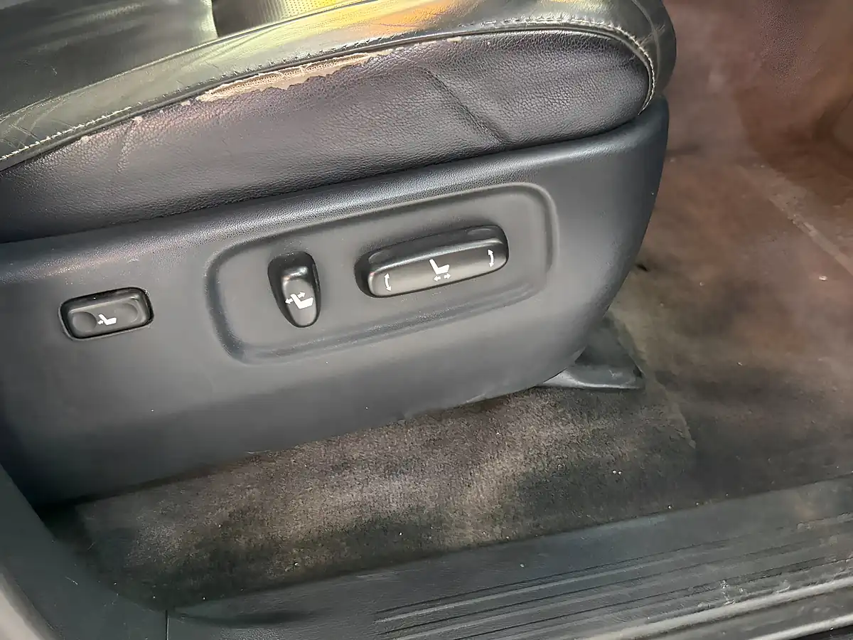 Used 2015 Toyota Land Cruiser Black - Interior and Exterior details 17