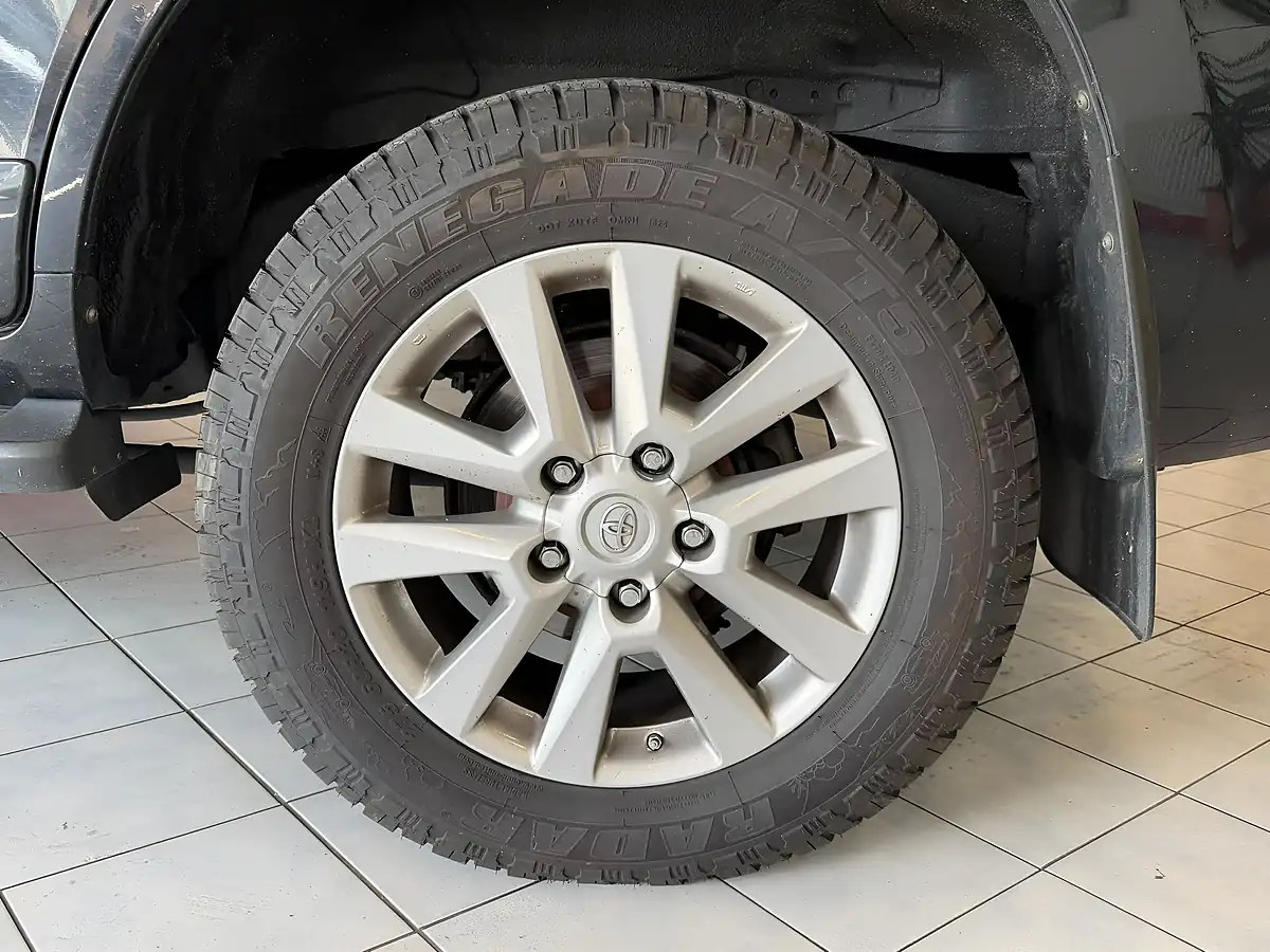 Used 2015 Toyota Land Cruiser Black - Interior and Exterior details 18