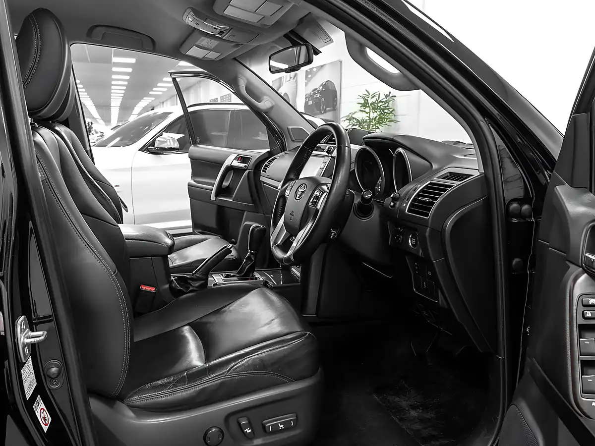 Used 2015 Toyota Land Cruiser Icon Galaxy Black - Interior and Exterior details 10