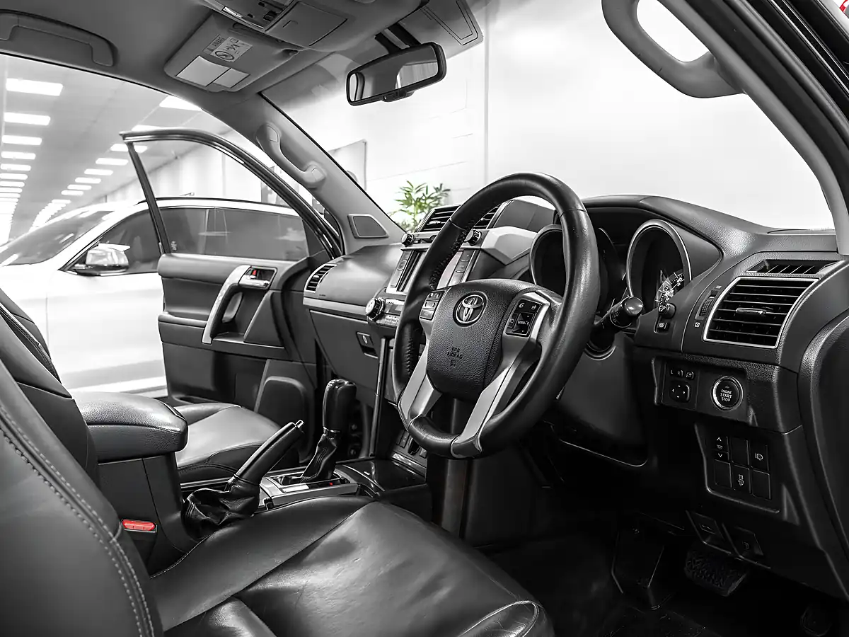 Used 2015 Toyota Land Cruiser Icon Galaxy Black - Interior and Exterior details 16