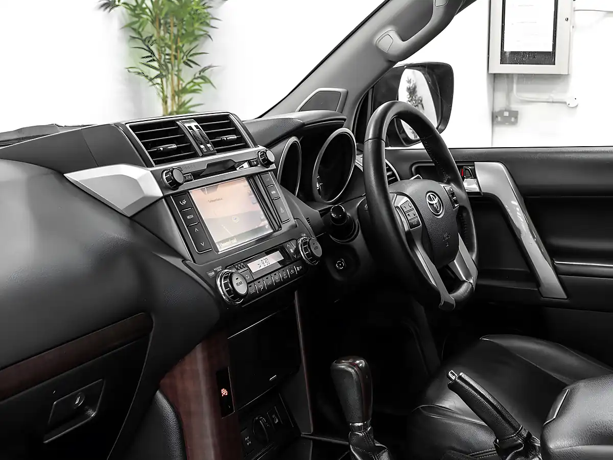 Used 2015 Toyota Land Cruiser Icon Galaxy Black - Interior and Exterior details 17