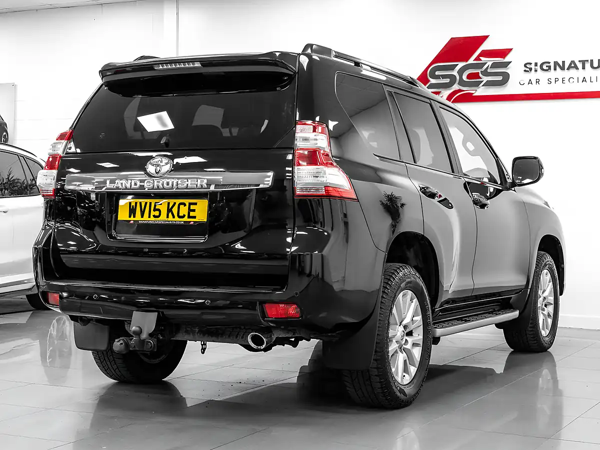 Used 2015 Toyota Land Cruiser Icon Galaxy Black - Interior and Exterior details 5