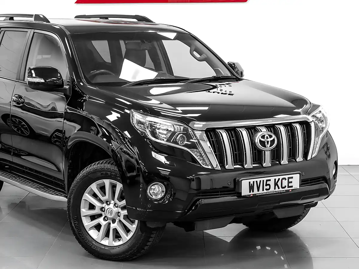 Used 2015 Toyota Land Cruiser Icon Galaxy Black - Interior and Exterior details 9