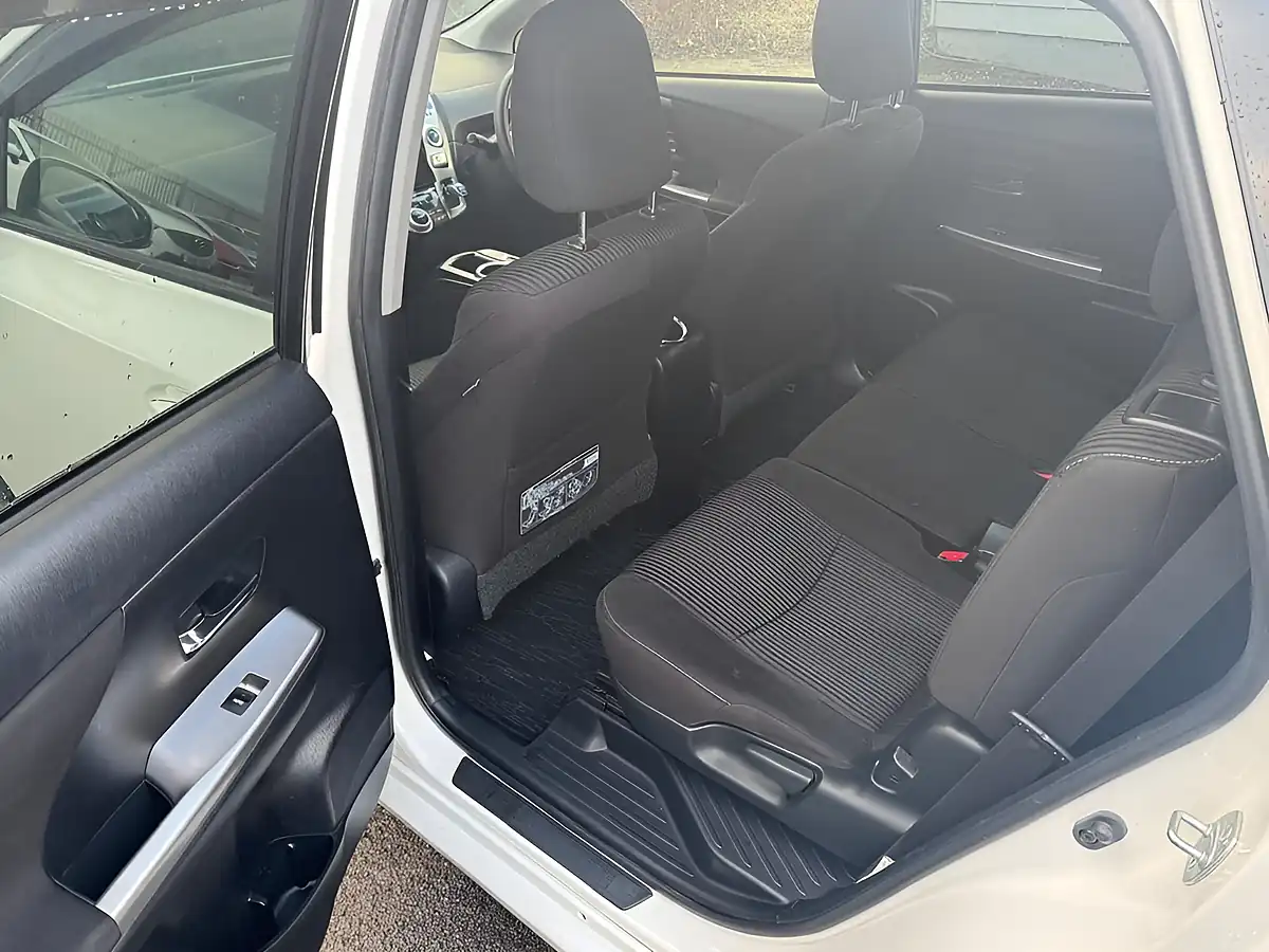Used 2015 Toyota Prius Plus White - Interior and Exterior details 11
