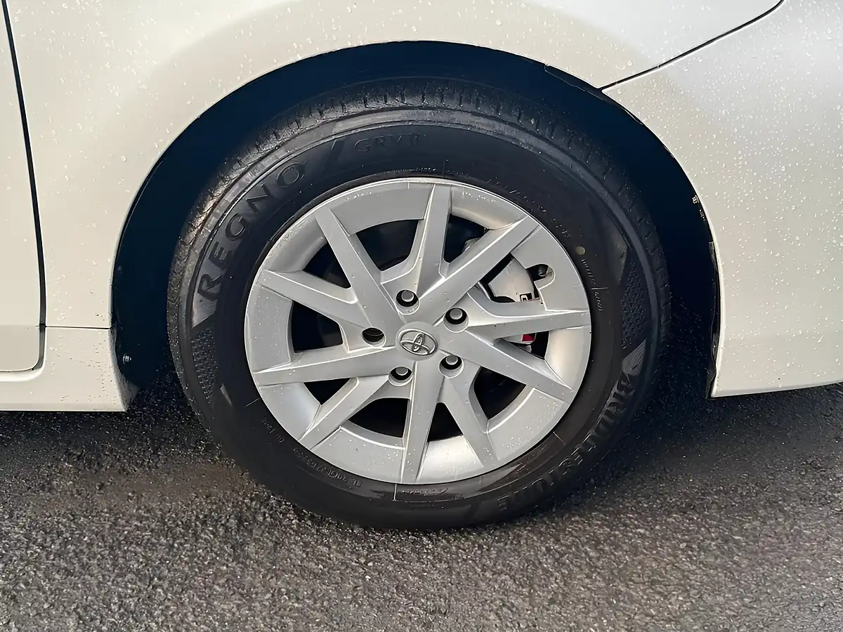 Used 2015 Toyota Prius Plus White - Interior and Exterior details 14