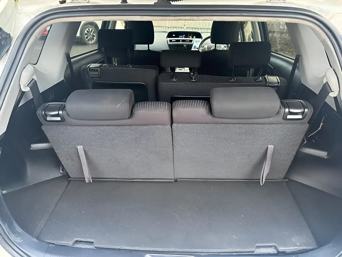 Used 2015 Toyota Prius Plus White - Interior and Exterior details 20