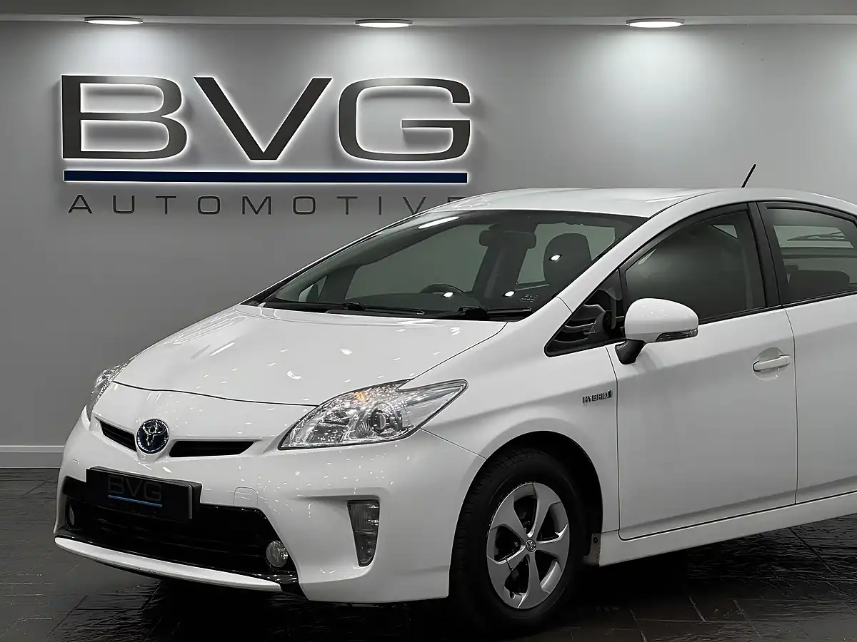 Used 2015 Toyota Prius T3 White - Interior and Exterior details 10