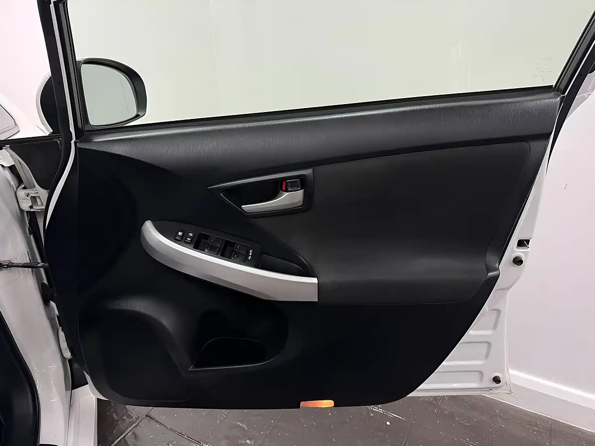 Used 2015 Toyota Prius T3 White - Interior and Exterior details 13