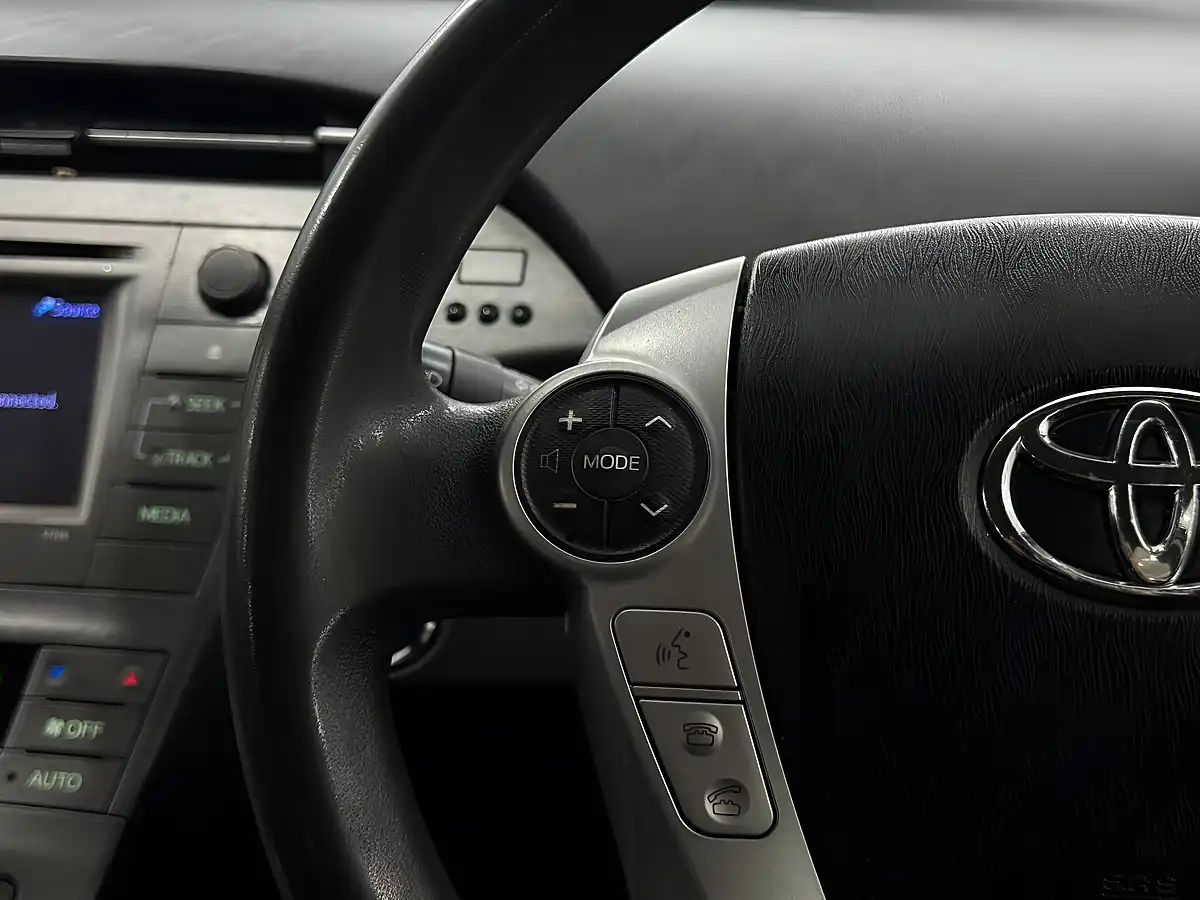 Used 2015 Toyota Prius T3 White - Interior and Exterior details 15
