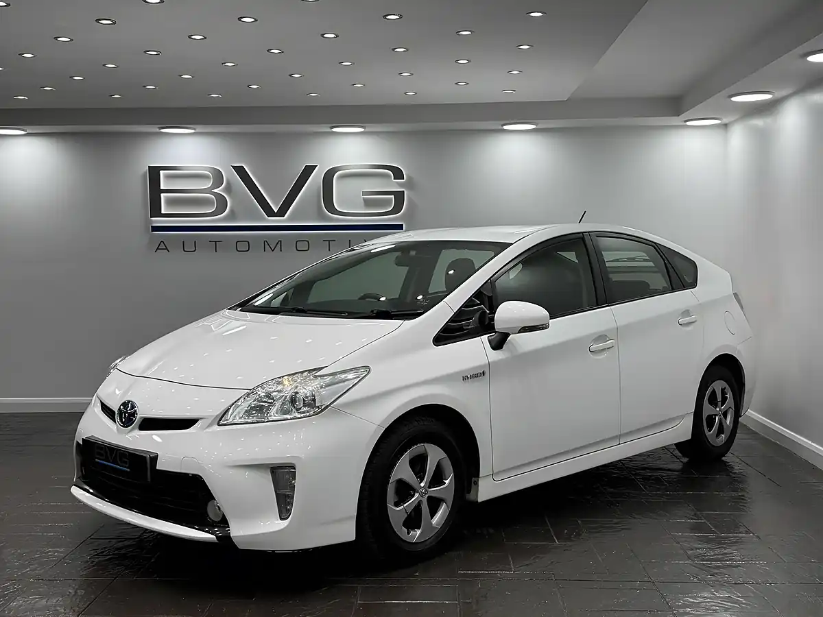Used 2015 Toyota Prius T3 White - Interior and Exterior details 5