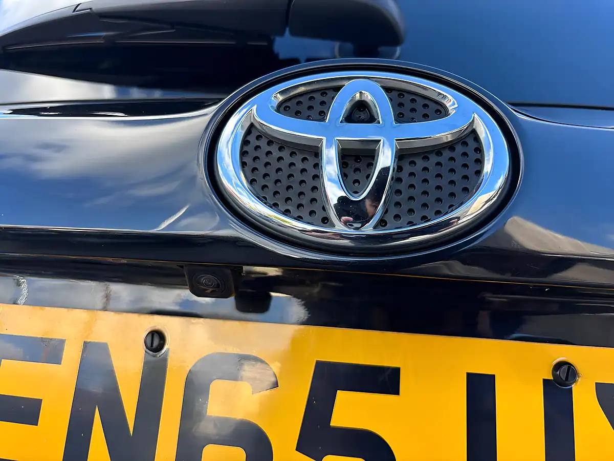 Used 2015 Toyota RAV4 Icon Black - Interior and Exterior details 19