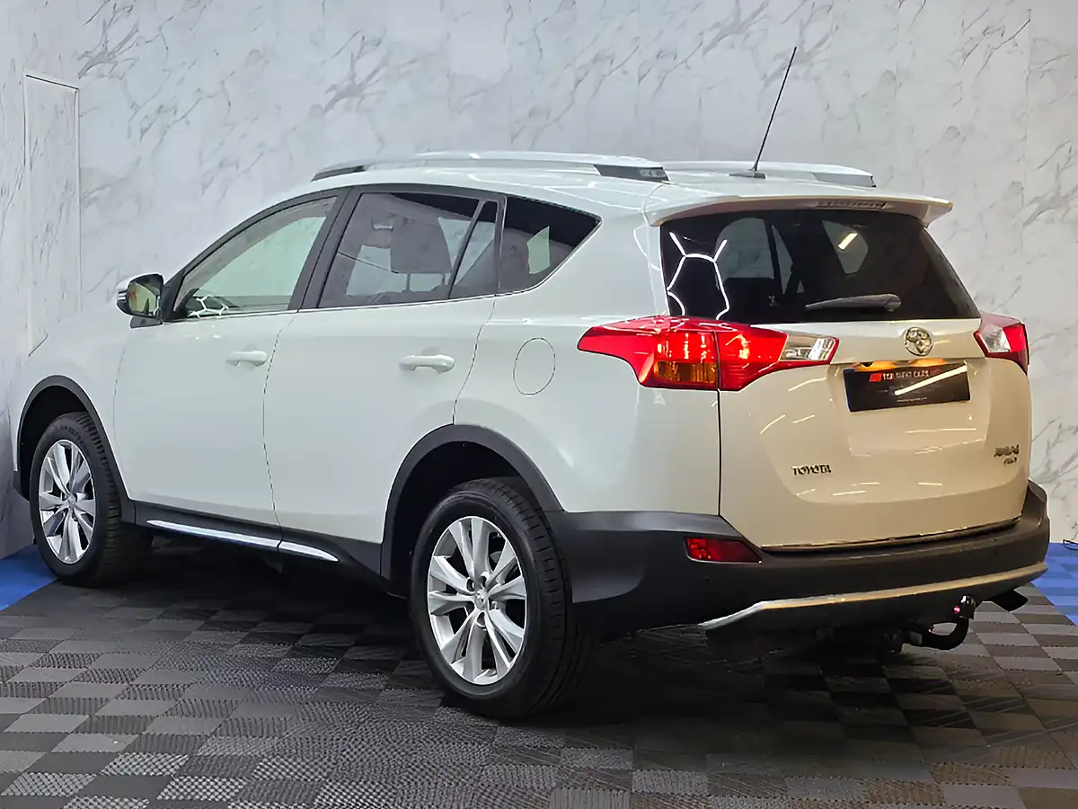 Used 2015 Toyota RAV4 Invincible White - Interior and Exterior details 7