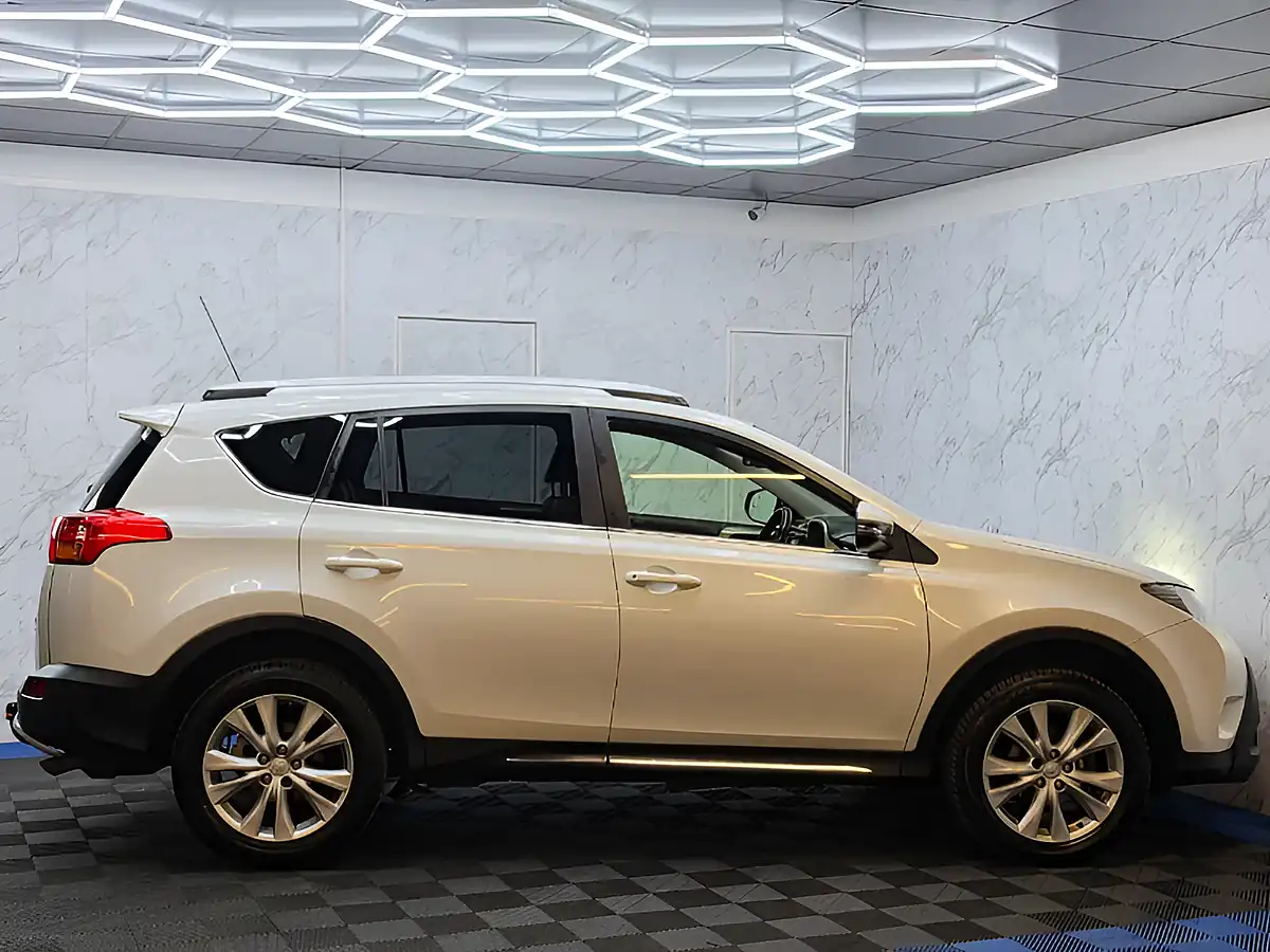Used 2015 Toyota RAV4 Invincible White - Interior and Exterior details 8