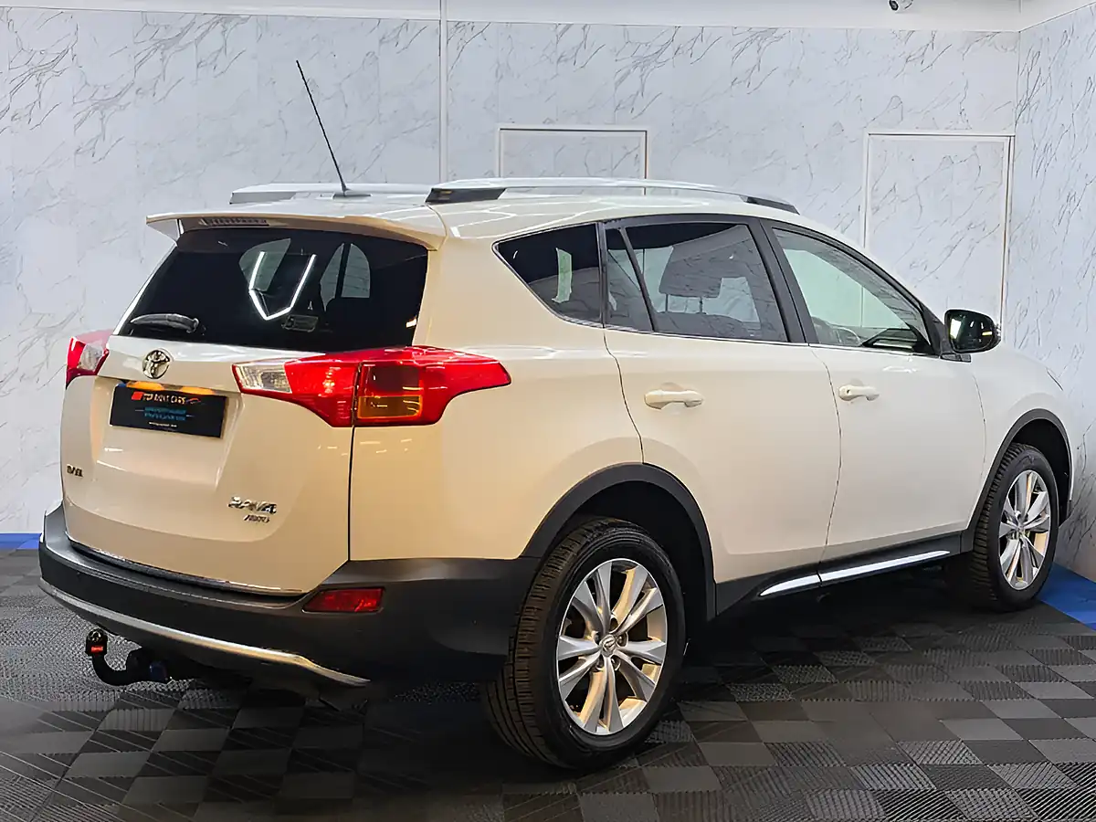 Used 2015 Toyota RAV4 Invincible White - Interior and Exterior details 9